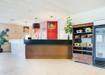 OYO Hotel Dundee By Crystal Lake hotel thumbnail 6