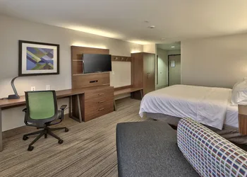 Holiday Express & Suites Portales by IHG hotel thumbnail 2