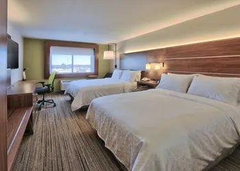 Holiday Express & Suites Portales by IHG hotel thumbnail 5