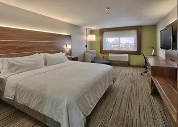 Holiday Express & Suites Portales by IHG hotel thumbnail 7