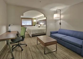 Holiday Express & Suites Portales by IHG hotel thumbnail 8