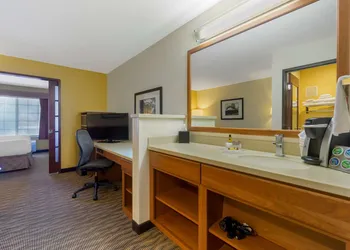 Best Western Plus Park Place Inn & Suites hotel thumbnail 7