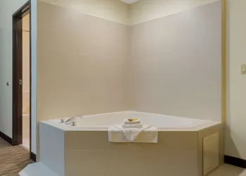 Best Western Plus Park Place Inn & Suites hotel thumbnail 8