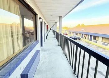 OYO Hotel Williamston hotel thumbnail 3