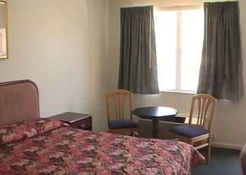 Hometown Inn Galion hotel thumbnail 2