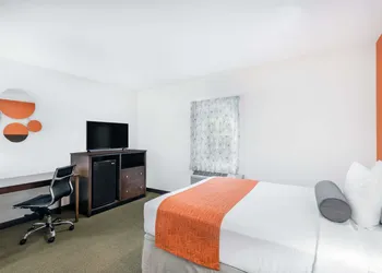 Howard Johnson by Wyndham Quincy/Boston hotel thumbnail 5
