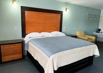 Regency Inn Bald Knob hotel thumbnail 4