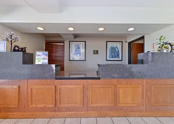 Executive Plus Inn & Suites hotel thumbnail 2