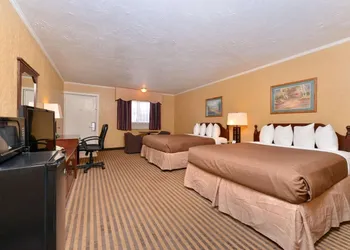 Executive Plus Inn & Suites hotel thumbnail 3