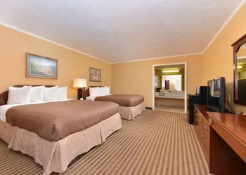Executive Plus Inn & Suites hotel thumbnail 4