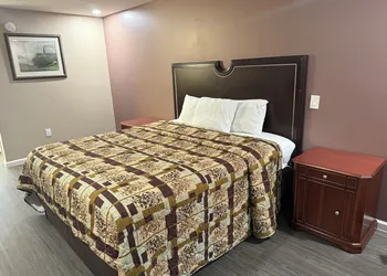 Magnolia Bay Hotel & Suites hotel thumbnail 4
