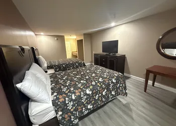 Magnolia Bay Hotel & Suites hotel thumbnail 6