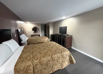 Magnolia Bay Hotel & Suites hotel thumbnail 8