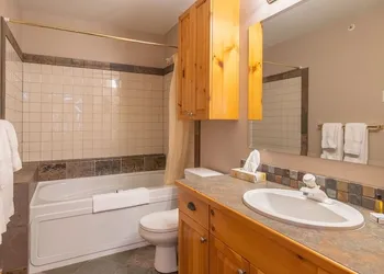 White Crystal Inn hotel thumbnail 7