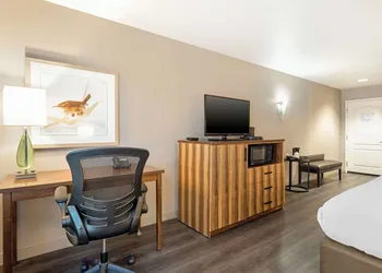 Best Western Cedar Inn & Suites hotel thumbnail 8