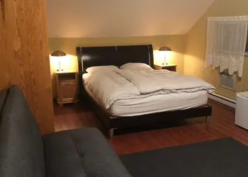 Crowsnest Vineyards Guesthouse hotel thumbnail 8
