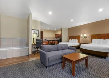 Best Western Plus Shamrock Inn & Suites hotel thumbnail 7