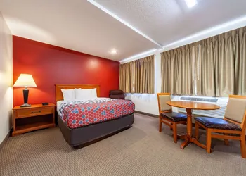 Econo Lodge Sioux Center hotel thumbnail 6