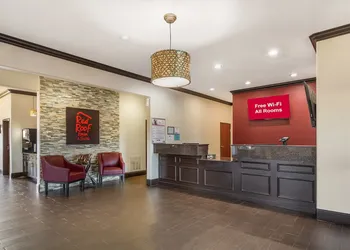 Red Roof Inn & Suites Sulphur Springs hotel thumbnail 3