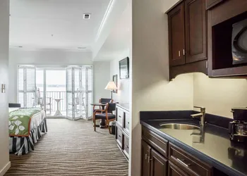 Island Inn & Suites, an Ascend Collection Hotel hotel thumbnail 7