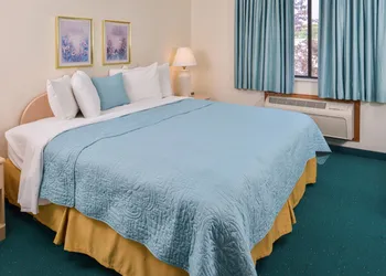 Americas Best Value Inn & Suites Bluffton hotel thumbnail 3