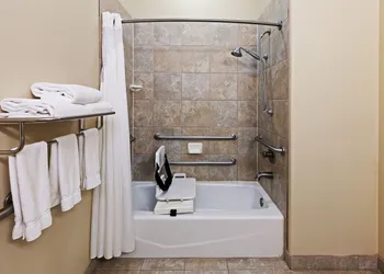 Holiday Inn Express Hotel & Suites Victoria by IHG hotel thumbnail 5