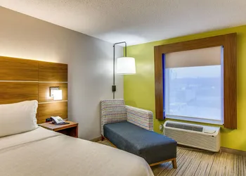 Holiday Inn Express Vincennes by IHG hotel thumbnail 8