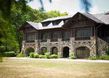Overlook Lodge at Bear Mountain hotel thumbnail 3