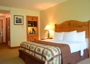 Overlook Lodge at Bear Mountain hotel thumbnail 4