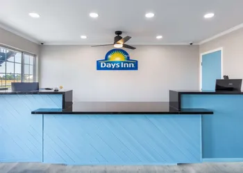 Days Inn by Wyndham Red Bluff hotel thumbnail 2