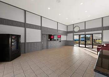 Red Roof Inn Nacogdoches hotel thumbnail 2