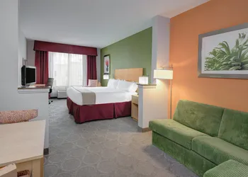 Holiday Inn Express Hotel & Suites Clute - Lake Jackson by IHG hotel thumbnail 3