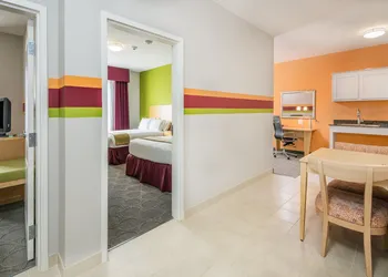 Holiday Inn Express Hotel & Suites Clute - Lake Jackson by IHG hotel thumbnail 4