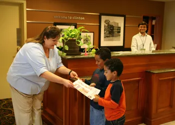 Hampton Inn Clinton hotel thumbnail 3