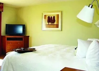 Hampton Inn Clinton hotel thumbnail 5
