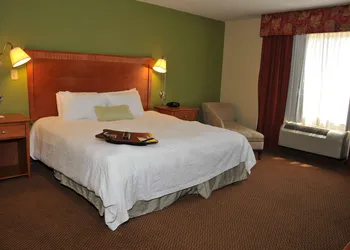 Hampton Inn Clinton hotel thumbnail 6
