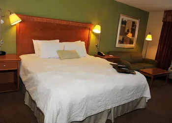 Hampton Inn Clinton hotel thumbnail 7
