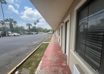 La Posada Inn By OYO Brownsville hotel thumbnail 4