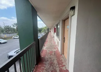 La Posada Inn By OYO Brownsville hotel thumbnail 5