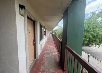 La Posada Inn By OYO Brownsville hotel thumbnail 6