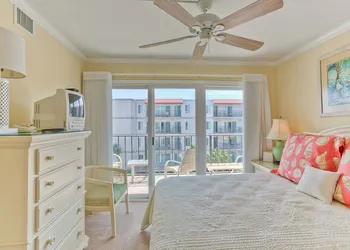 Hodnett Cooper's Beach Club hotel thumbnail 2