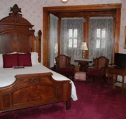 Squiers Manor B&B hotel detail image 3