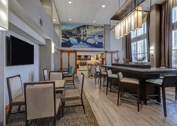 Hampton Inn & Suites Tulare hotel thumbnail 6
