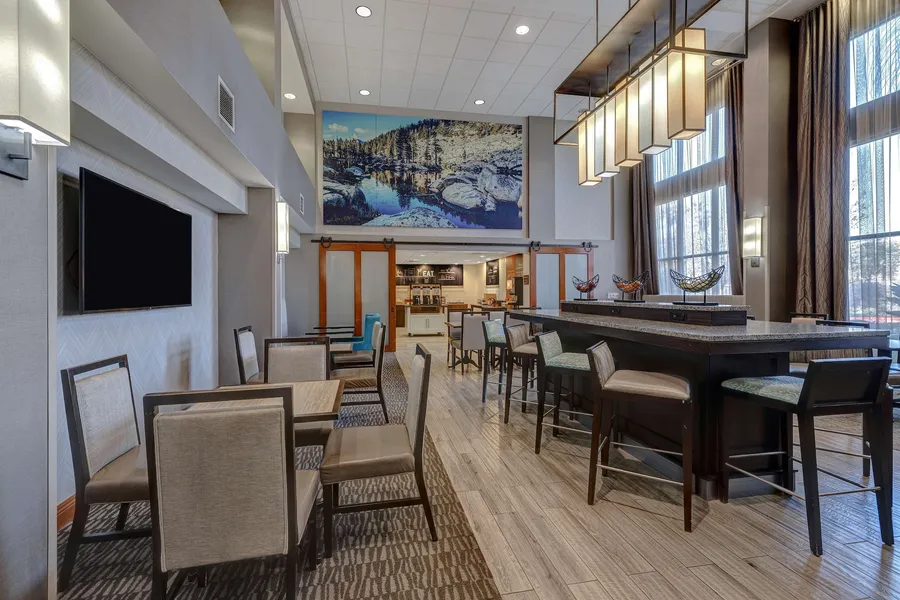 Hampton Inn & Suites Tulare hotel detail image 6