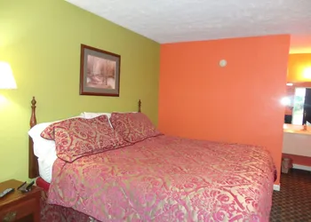 Royal Inn and Suites hotel thumbnail 5