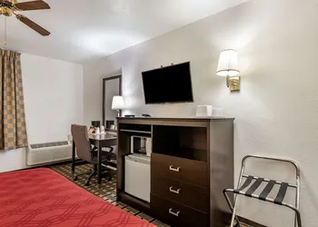 Econo Lodge La Junta hotel thumbnail 6