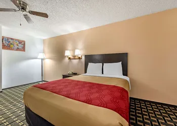 Econo Lodge La Junta hotel thumbnail 7