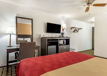 Econo Lodge La Junta hotel thumbnail 8