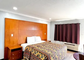 Aqua Inn Motel hotel thumbnail 3