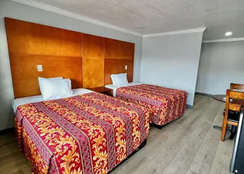 Aqua Inn Motel hotel thumbnail 4